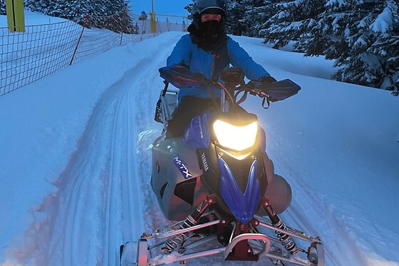 Randonnée nocturne en motoneige à Chamrousse (38)