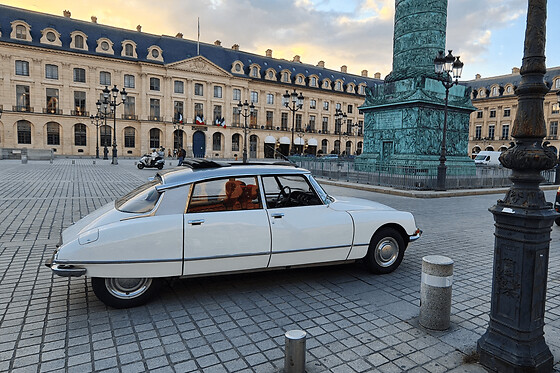 Visite de Paris à bord d'une DS avec chauffeur