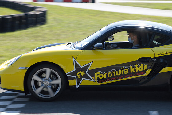 Stage de pilotage enfant en Porsche Cayman au Circuit Géoparc (88) - 2 Tours