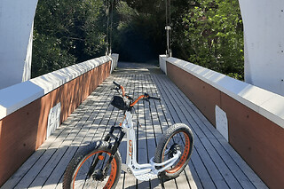 Balade en trottinette électrique au Pont Romain près de Lunel