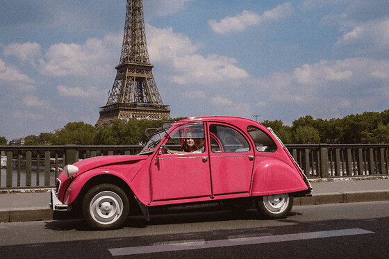 Balade en 2CV Rose à Paris