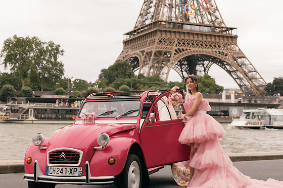 Balade en 2CV Rose à Paris