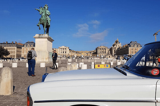 Balade en voiture de collection au Château de Versailles