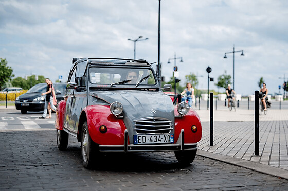 Visite de Bordeaux en 2CV & dégustation de vin