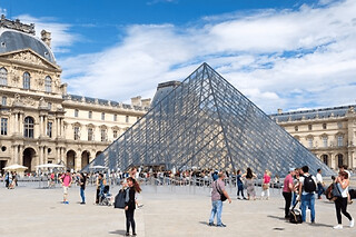 Visite-enquête : Murder Party dans les cours du Louvre (75)