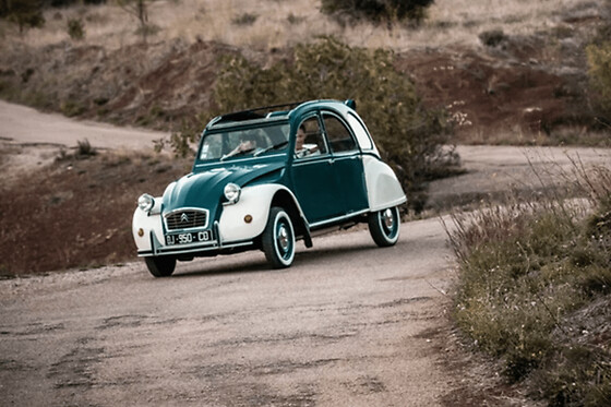 Balade en 2CV au Lac du Salagou depuis Montagnac (34)