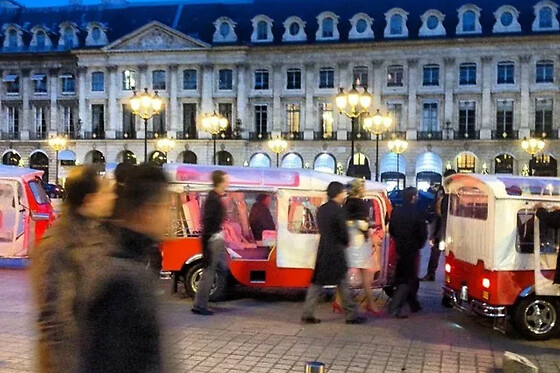 Illuminations de Paris tour de nuit en Tuktuk - 1h - 5 personnes