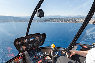 Initiation au pilotage d'hélicoptère à Cannes (06) - Vol en R22 - 45 minutes