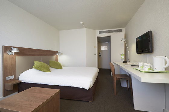 Hôtel Campanile Blanc Mesnil - photo 0