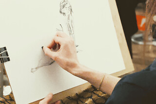 Atelier apéro-dessin modèle vivant à Paris 14ème