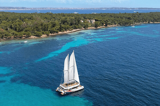 Journée en catamaran depuis Marina Baie des Anges (06)