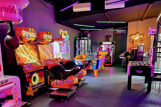 Salle de jeux d'arcade à Nice (06)