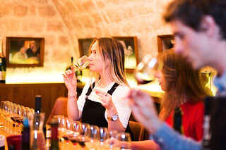 Visite guidée & dégustation de vins aux Caves du Louvre à Paris pour deux