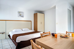 Zenitude Hôtel-Résidences : La Versoix ***