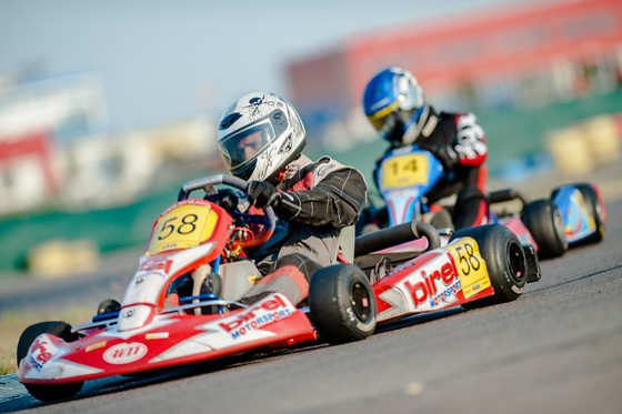 Karting à Angerville (91) - Karting Adulte