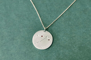 Atelier création d'une médaille du zodiaque en argent à Paris