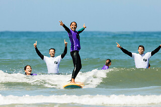 Cours de surf collectif à Penmarch (29)