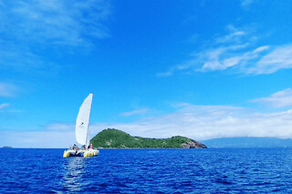 Sortie découverte 2h en catamaran à voile dans Les Saintes (971)