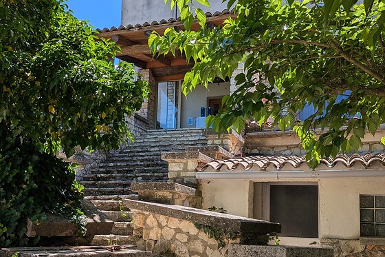 Un accès au bain à remous en duo chez PHOENIX Maison d'hôtes & SPA à Ginasservis (83)