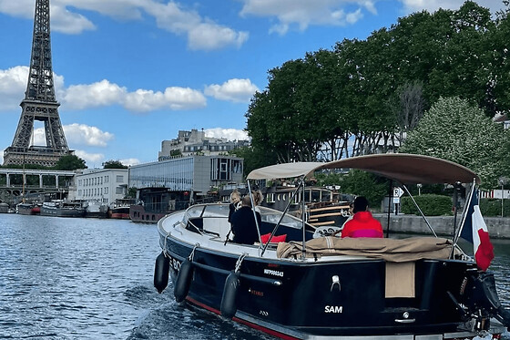 Balade en Bateau sur la Seine au départ du Musée du Louvre (75)