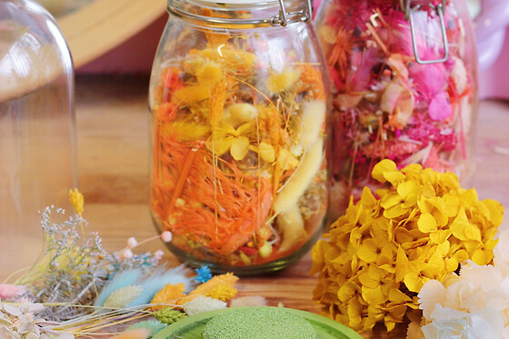 Atelier création d'une cloche de fleurs séchées à Paris 20ème