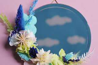 Atelier création d'un miroir en fleurs séchées à Paris 20ème