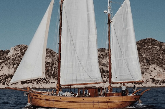 Journée en voilier au coeur des Calanques à Marseille