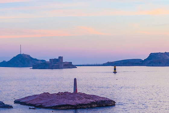 Soirée sunset & dîner à bord d'un catamaran depuis Marseille