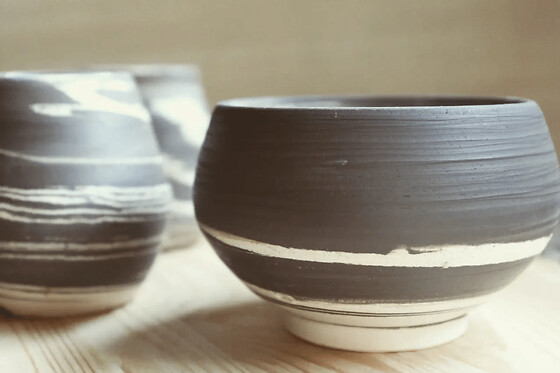 Atelier vase en céramique terre mélée à Salavre (01)