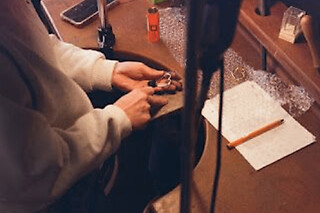 Atelier création de bague en argent à Paris 18ème