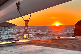 Croisière Sunset en catamaran avec skipper depuis Marseille