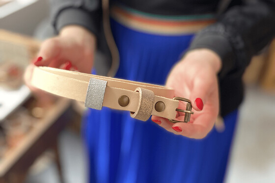 Atelier maroquinerie création d'une ceinture à Lyon (69)