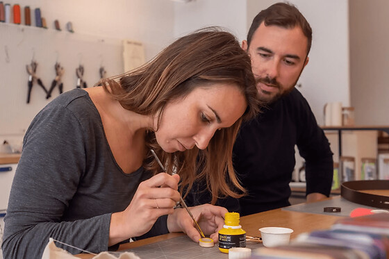 Atelier duo d'accessoires en cuir pour votre chien à Paris 2ème
