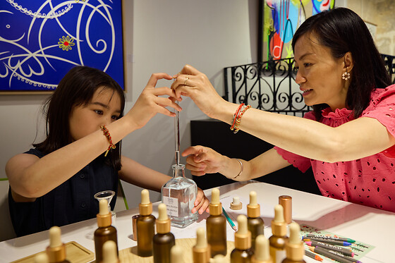 Atelier création de parfum parent/enfant à Paris 4ème