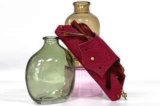 Atelier maroquinerie duo d'accessoires à Paris 19ème