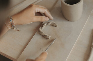 Atelier modelage d’un Mug en céramique à Paris 10ème