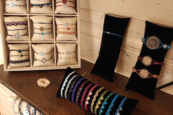 Atelier bijoux en micro macramé à Veyrignac (24)