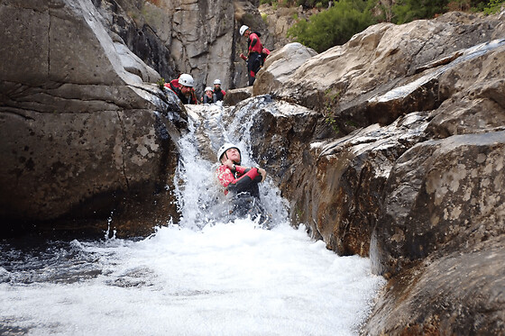 Canyoning dans le canyon du Haut Chassezac dans les Cévennes