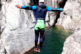 Canyoning dans le canyon du Haut Chassezac dans les Cévennes