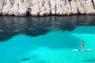 Randonnée guidée en Stand-Up Paddle aux Calanques de Cassis