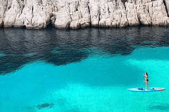 Randonnée guidée en Stand-Up Paddle aux Calanques de Cassis