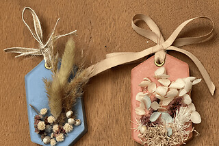 Atelier bougie pendentifs décorée en fleurs séchées (77)