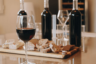 Atelier création de vin rouge et visite du Musée du Vin et du Négoce