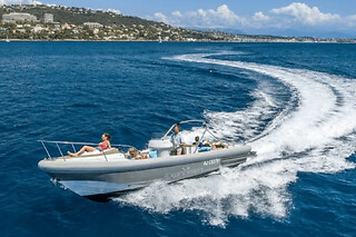 Location de bateau à moteur à Agay (83) - 1/2 journée - Haute saison