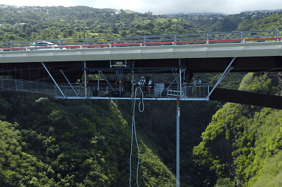 Saut pendulastique au Viaduc de la Fontaine à Saint-Leu