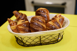 Atelier croissants et pains au chocolat bicolores à Paris 11ème