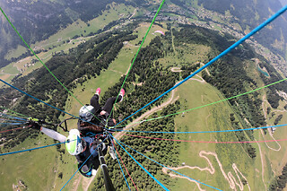 Vol ascendance Evasion en parapente depuis La Clusaz (74)