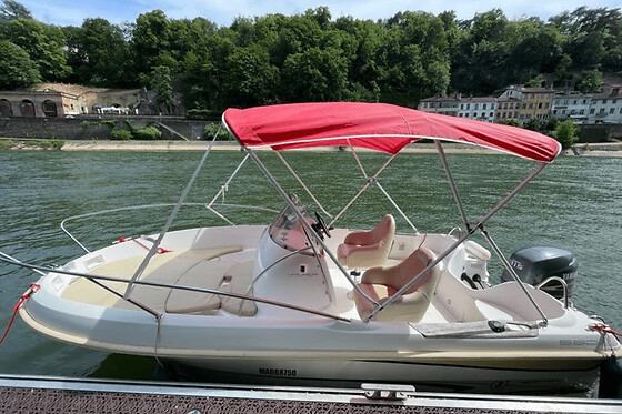 Location de bateau avec permis à Rochetaillée-sur-Saône (69)