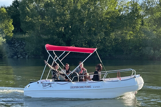 Location de bateaux sans permis à Rochetaillée-sur-Saône (69) - Location  2h - Aller Retour  Tour de l’ Ile Barbe
