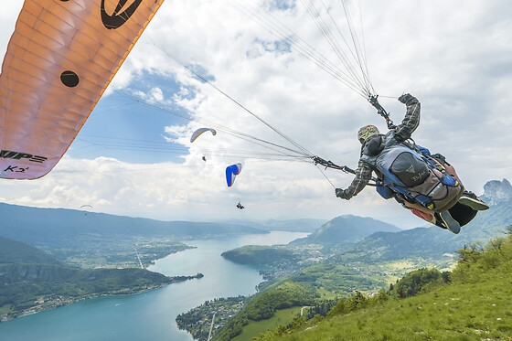 Vol Sensations en parapente au-dessus du lac d'Annecy